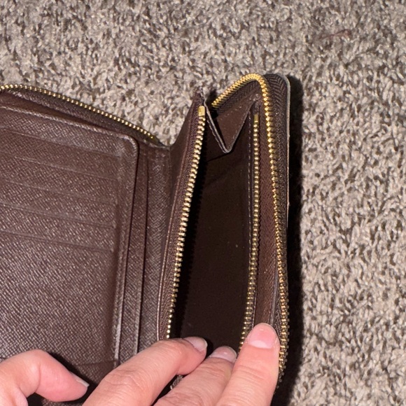 Authentic Louis Vuitton Damier Ebene Zippy Wallet - Picture 10 of 12